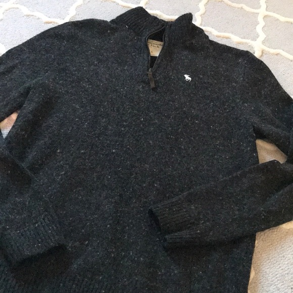 Abercrombie and Fitch quarter zip - Picture 3 of 4